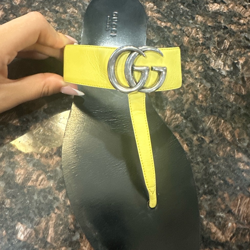 Gucci Flipflops - Picture 2 of 5